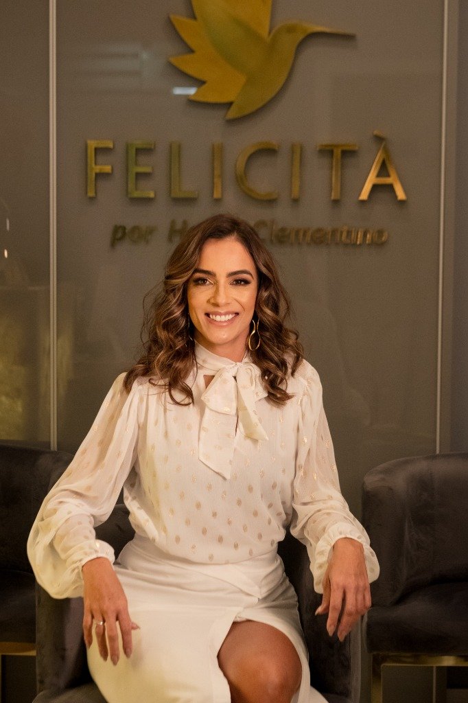 Dra. Helga Clementino no Consultório